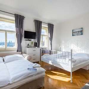 Charles Apartment Praga